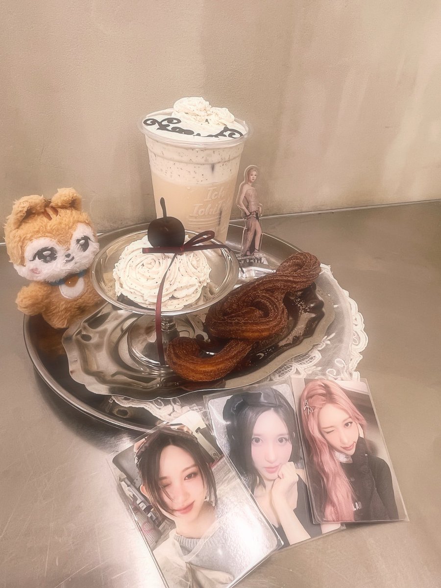 Luckymoon_moon's tweet photo. ⋆⋆･.｡* ⋆･.｡*𝙷𝚊𝚙𝚙𝚢 𝚋𝚒𝚛𝚝𝚑𝚍𝚊𝚢･.｡* ⋆･.｡*
秋ちゃんお誕生日おめでとう！
これからもずっと応援します！また会いたいよ〜
 #ガウル生誕祭  #秋ちゃん  #IVE https://t.co/QzGyPD3sn8