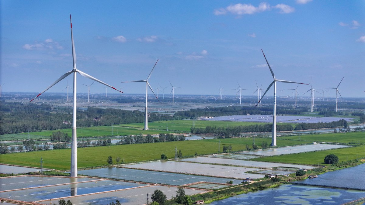 DataSpeak2023's tweet photo. BEIJING -- China's #electricity consumption, a key barometer of economic activity, topped 1 trillion kilowatt-hours again in #August , while the electricity load hit a record high last month, official data showed on Sunday. #ChinaData
https://t.co/3TRa0Bjwgf https://t.co/dMpBsd6kQx