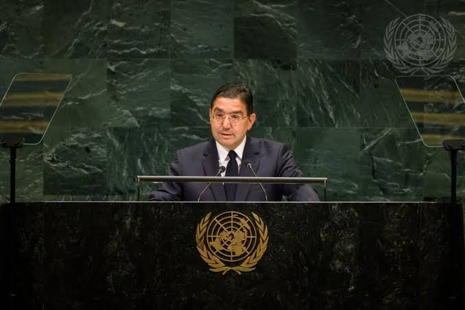 GeoCherifien's tweet photo. [ 🇲🇦 MAROC | 🇺🇳 ONU ]  

81ᵉ Assemblée générale de l’ONU : le Maroc, par la voix de Nasser Bourita, met en avant 3 priorités :  

1️⃣ Lutte contre les groupes armés non étatiques   
Ces groupes menacent la sécurité des États, les corridors maritimes et la liberté de navigation. Le Maroc appelle à des sanctions contre ces milices, leurs parrains et ceux qui les financent ou les arment.  

2️⃣ Défis régionaux, surtout au Moyen-Orient et en Afrique   
Rabat plaide pour un État palestinien viable sur les frontières de 1967, avec Jérusalem-Est pour capitale, et pour davantage de stabilité sur le continent africain.  

3️⃣ Action face au changement climatique   
Le Maroc, très exposé malgré une faible part des émissions mondiales, insiste sur le financement accessible, le transfert de technologies et une solidarité internationale réelle.  

#Maroc #ONU #Bourita #AGNU #Diplomatie #Geopolitique
