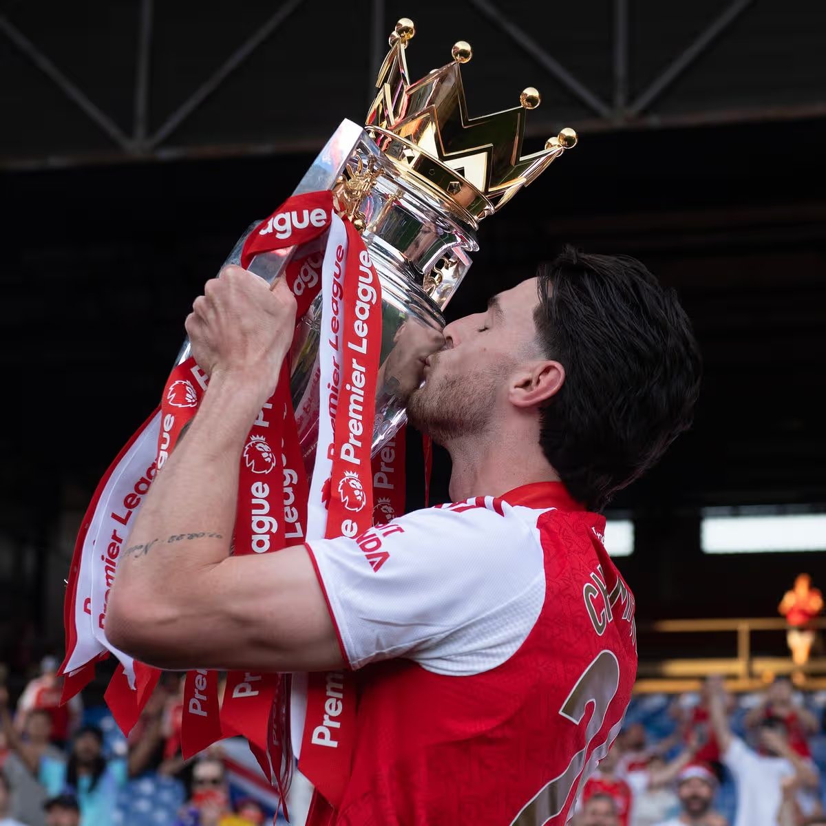 HighburyCentral's tweet photo. 🚨Declan Rice is set to sign a new long-term contract with Arsenal until 2031.  

Mikel Arteta views the midfielder as one of the club’s most important assets.

#Arsenal #AFC #Rice https://t.co/d0ATA09QqC