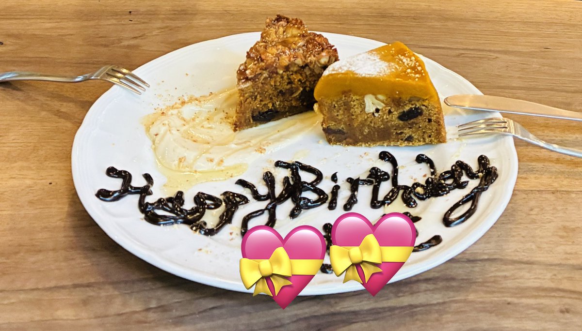 fuurin1171's tweet photo. 行って来ましたヴィーガンレストラン「PLANT PLANET」🍽️
素敵な店内、お料理最高👍、優しいオーナーさんスタッフさん(突然お願いしたハピバのデコも🙆♀️)温かい心遣いに生憎の☔でも心はホカホカです🧡🍃
帰りに公園も立ち寄りました。
青いカバさんのお腹の中も楽しいよ♡
#FujiiKaze
#Plantplanet https://t.co/0veMQ2DWKa