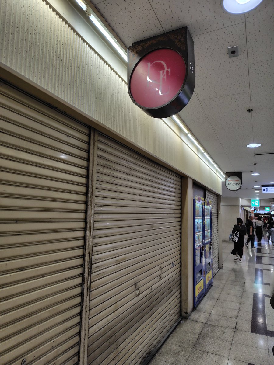 om_wlv's tweet photo. ずっっっと気になってるけどなかなか入れてないお店。
古い感じなんだけど、定食が安い😁 https://t.co/3VkPKtsbhi