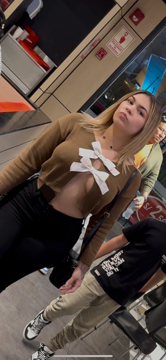 Korgevawe's tweet photo. Rubia tetona sin bra
#rubia #tetona #milf #voyeur https://t.co/jteV9orNFx
