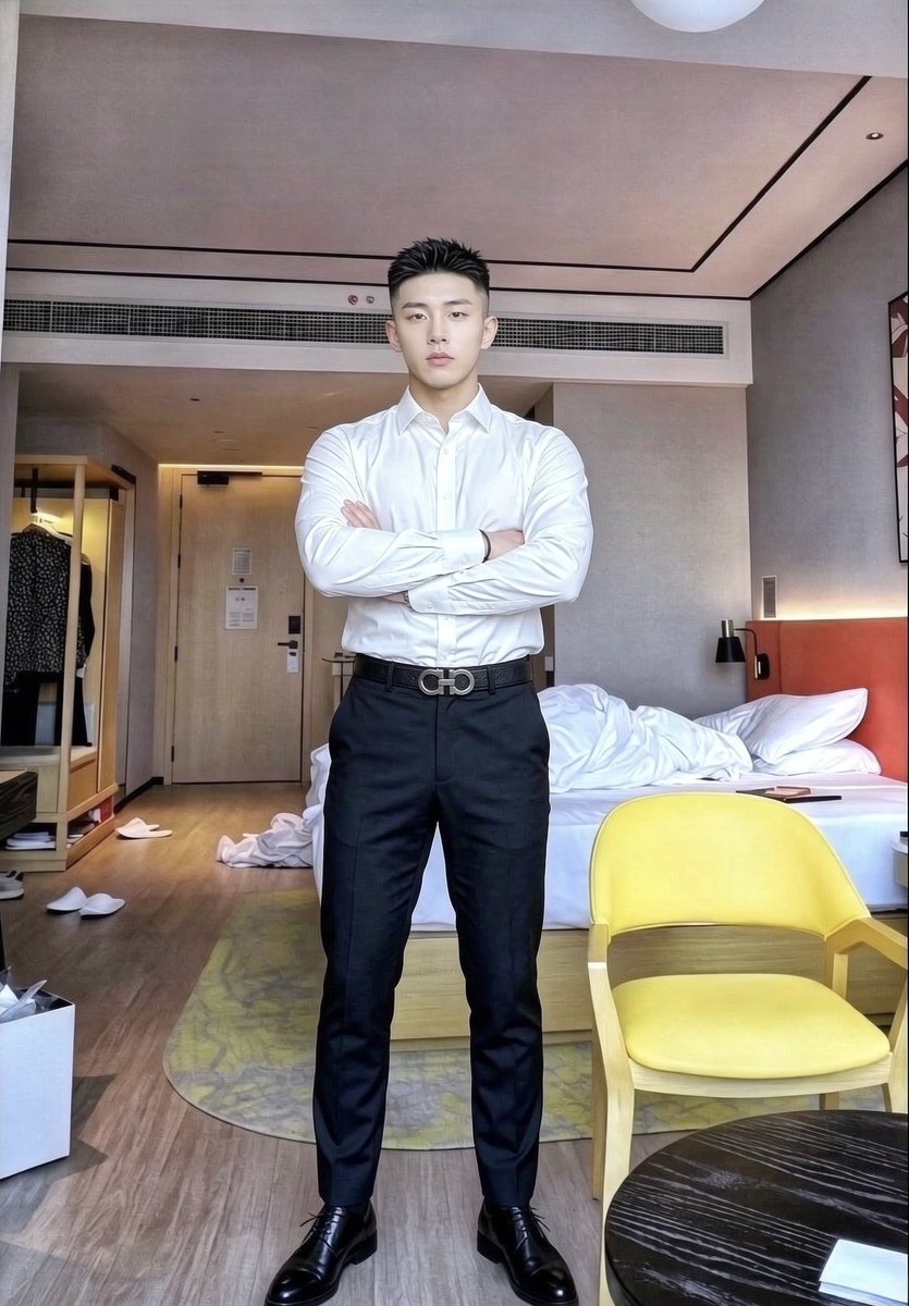 blued6788's tweet photo. 允许你今天想叫什么就叫什么
#他好像知道自己很帅 #人夫感 #正装皮鞋 #通勤穿搭 #老钱风 #职场穿搭 #正装 https://t.co/6Xs6oIfVUG