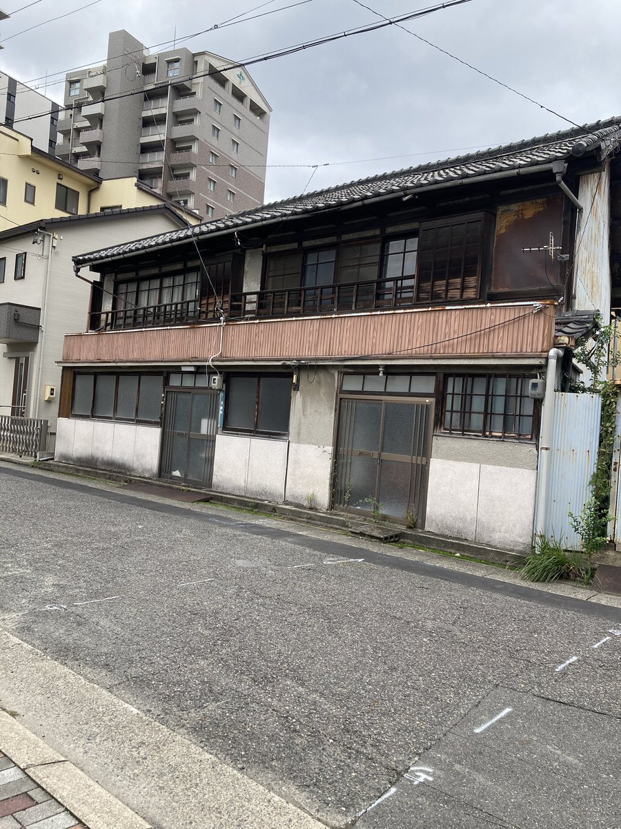 campanula0612's tweet photo. 日赤中村駅を降りて、中村遊廓の面影を探しに。この地は拙作「レトロBL短篇集　鬼灯の鈴」の舞台になったところです。画像のあとに、拙作を貼ります。素敵なイラストはカトさん（@mhkmtzk）が描いてくださったのよ。
昭和のはじめの遊廓をイメージした短篇を、実際の面影とともにお楽しみください。

その1