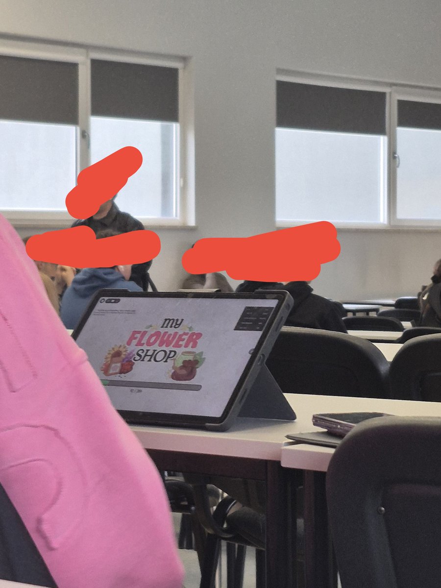 tsvel666's tweet photo. typiara na omowieniu matury 2027 se gra w roblox XDDD https://t.co/OGiA0anIoT