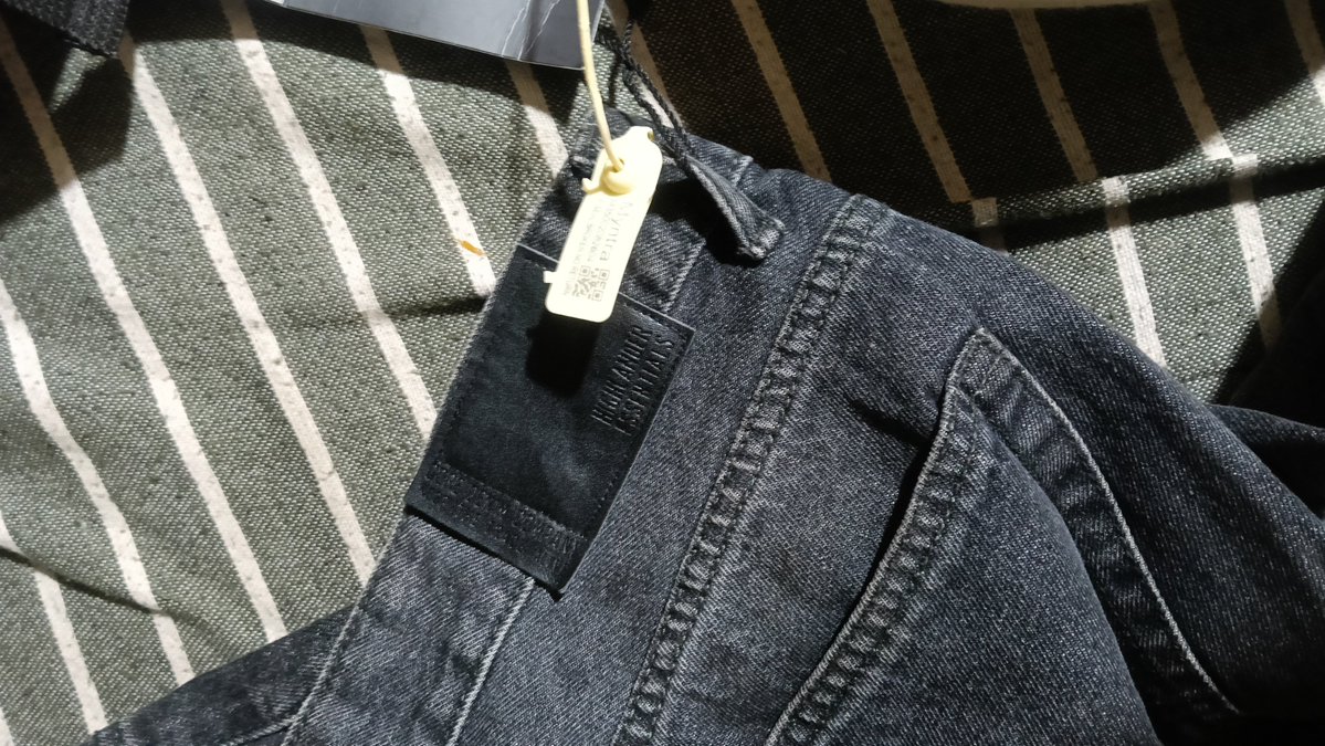 mr____arif048's tweet photo. Dear Myntra, I ordered these pants from your app, but I received them in a damaged condition. I placed a return request, but the status has been showing as 'on hold' for over a week now. Please arrange for the pickup Order ID: # 1341471 08733761939203 https://t.co/E9s8ZV8dV9