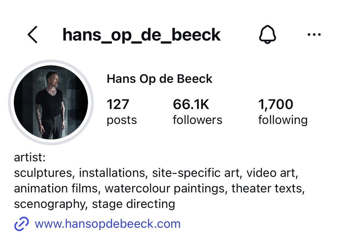 sseunhm's tweet photo. นี่ไปพิสูจน์มาละว่าคุณ Hans Op de Beeck เขาชอบการเอ่ยถึงแบบไหน นี่ลองแท็กไป 2 สตอรี่ 2 แบบ

แบบแรก : กล่าวถึง artist อย่างเดียว
แบบที่สอง : กล่าวถึง artist + เอ่ยถึงงานศิลปะของเขาด้วย

✅✨ แน่นอนว่าเขารับสตอรี่แบบที่ 2 นะ

ด้วย Keyword “The way Hans Op de Beeck’s immersive, monochromatic vision seamlessly blends with Delvaux’s centuries-old dedication to detail is nothing short of mesmerizing” 

〽️ แสดงให้เห็นว่าการพยายามสื่อสารถึงงานศิลปะที่เขาตั้งใจถ่ายทอดออกมา ควบคู่ไปกับการเมนชั่นถึงน้องน้ำปิงนั้นค่อนข้างเวิคมาก ๆ ที่จะได้รับ interact กลับจากแบรนด์หรือศิลปิน เพราะแสดงให้เห็นว่าเรามีการ research งานนิทรรศการจริง ซึ่งแน่นอนว่าคนเป็น artist ชอบอ่านอะไรแบบนี้มาก ๆ และส่วนตัวมองว่าเป็นการให้เกียรติคนทำงานในทุก ๆ ฝ่ายที่เกี่ยวข้องด้วย 🤍