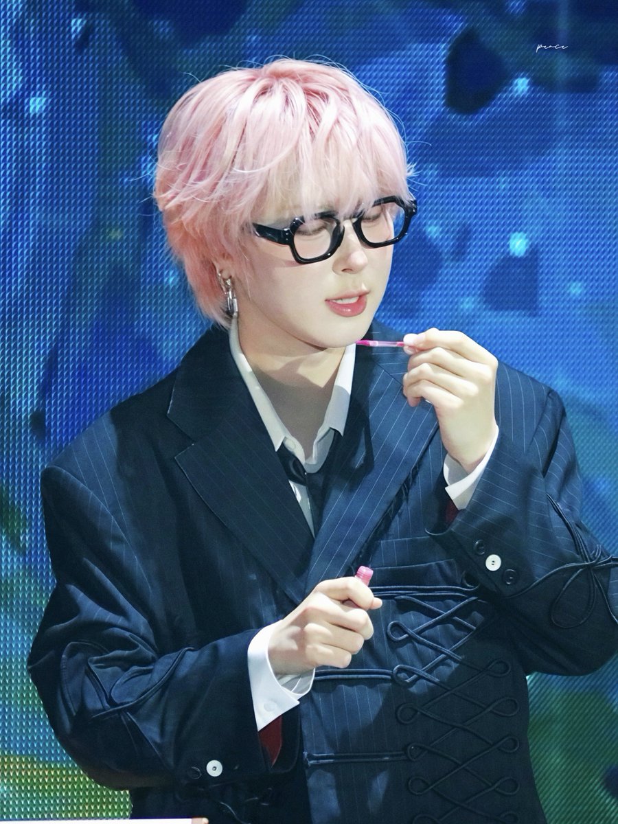 giuk_peace's tweet photo. 틴트💗기욱💗나

260919 오뉴블6 
#원위 #ONEWE #기욱 #GIUK https://t.co/Z8WALDTngI