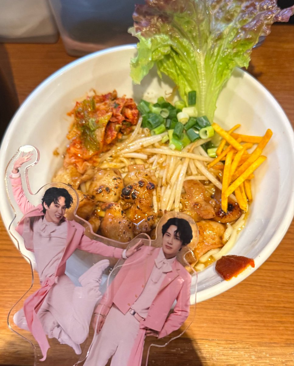 mi201610's tweet photo. 早速だいつる行ってきた🍜
会場の横にわんちゃん沢山いて触れ合えて幸せだった🥹 https://t.co/vik6vALy4h