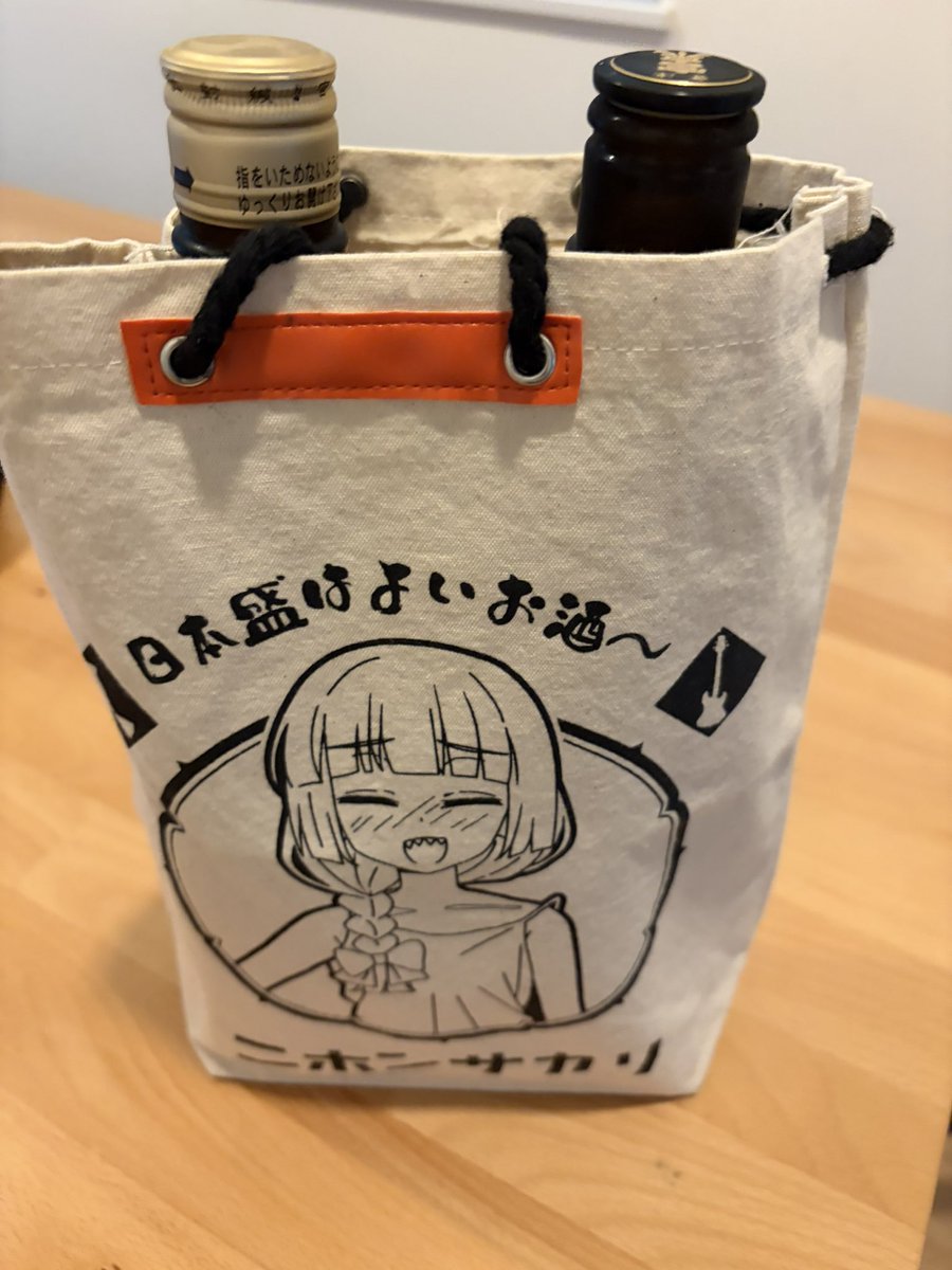 tcfmz's tweet photo. 酒持ってお出かけ〜 https://t.co/0cyOzzkRe9