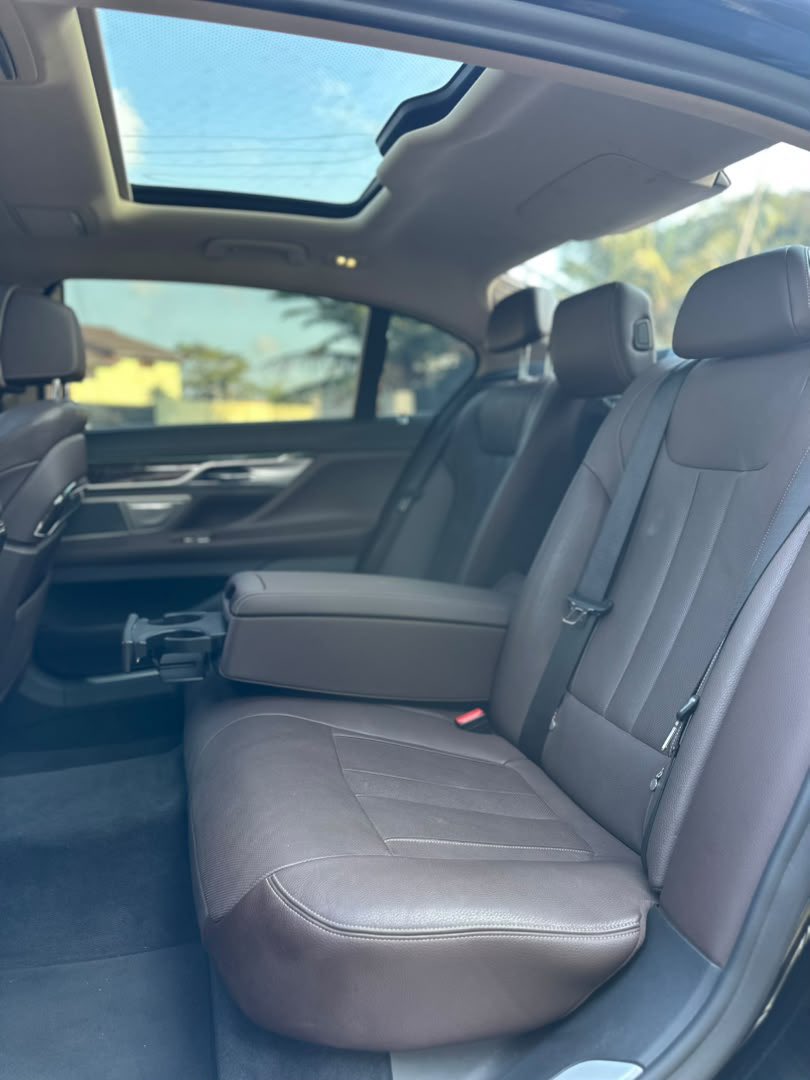 webber_gh's tweet photo. 2017 BMW 7 Series 740i 
3.0L inline 6 Twin Power Turbo 
58k miles
Brown leather interior 
Panoramic sunroof
Ambient lighting 
Alloy wheels
Price: GH¢640,000 

#YourCarGuyAutodealership https://t.co/jZ8IGjGYno