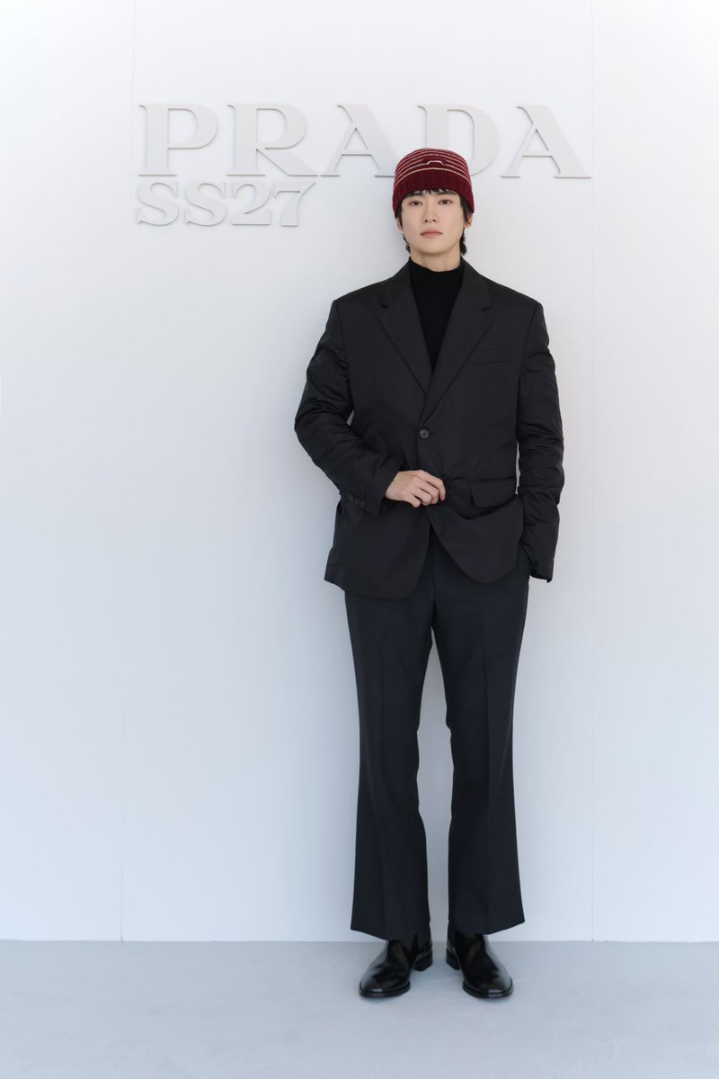 Fashion_Tsushin's tweet photo. 【ミラノコレクション速報】

「PRADA（プラダ）」2027年春夏ウィメンズコレクションに来場したゲストを一部紹介！

@prada 
#sana #chisa #jeahyun #leedohyun https://t.co/Xl1NultHXX