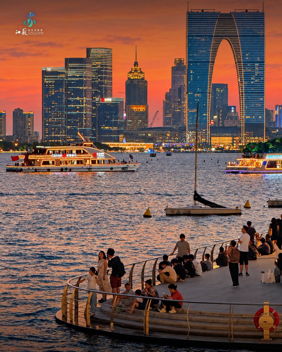 VisitJiangsu's tweet photo. One week until National Day and Jiangsu is easing into holiday mode.
Gardens are getting livelier, old streets stay bright after dark and waterside towns are ready for long, unhurried days. The holiday hasn’t started yet but the feeling already has. https://t.co/8gpYgRYnMC