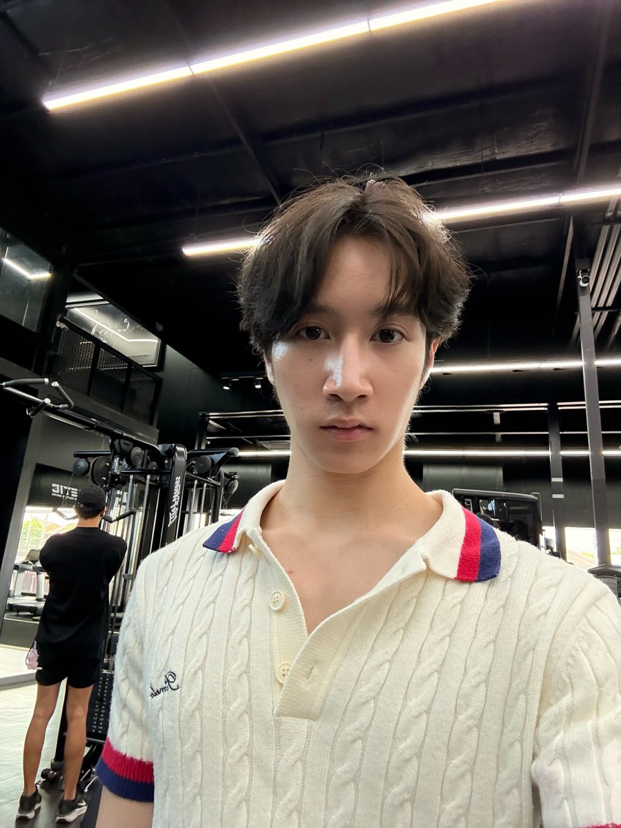 p_putterr's tweet photo. chest day got me fighting for my life 😭
#puttersupakorn https://t.co/j9Gjm0SgEq