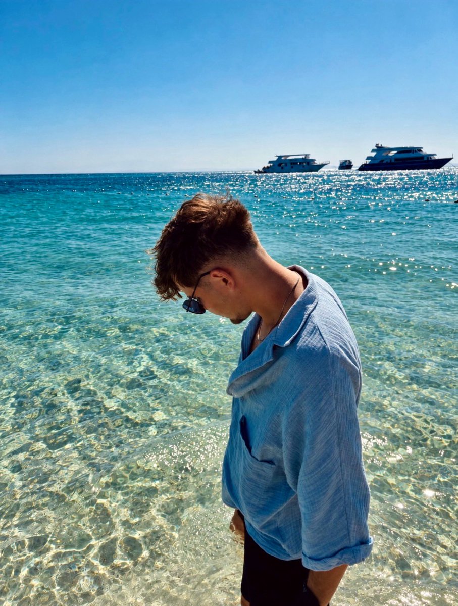 devvlin_m's tweet photo. only 6 days in Egypt and i’m definitely in love 
i even got a job offer on my second day at the hotel as a animator 

 #vacation #gay #lgbt #guys #handsom #mood https://t.co/eMRRyqGK7G