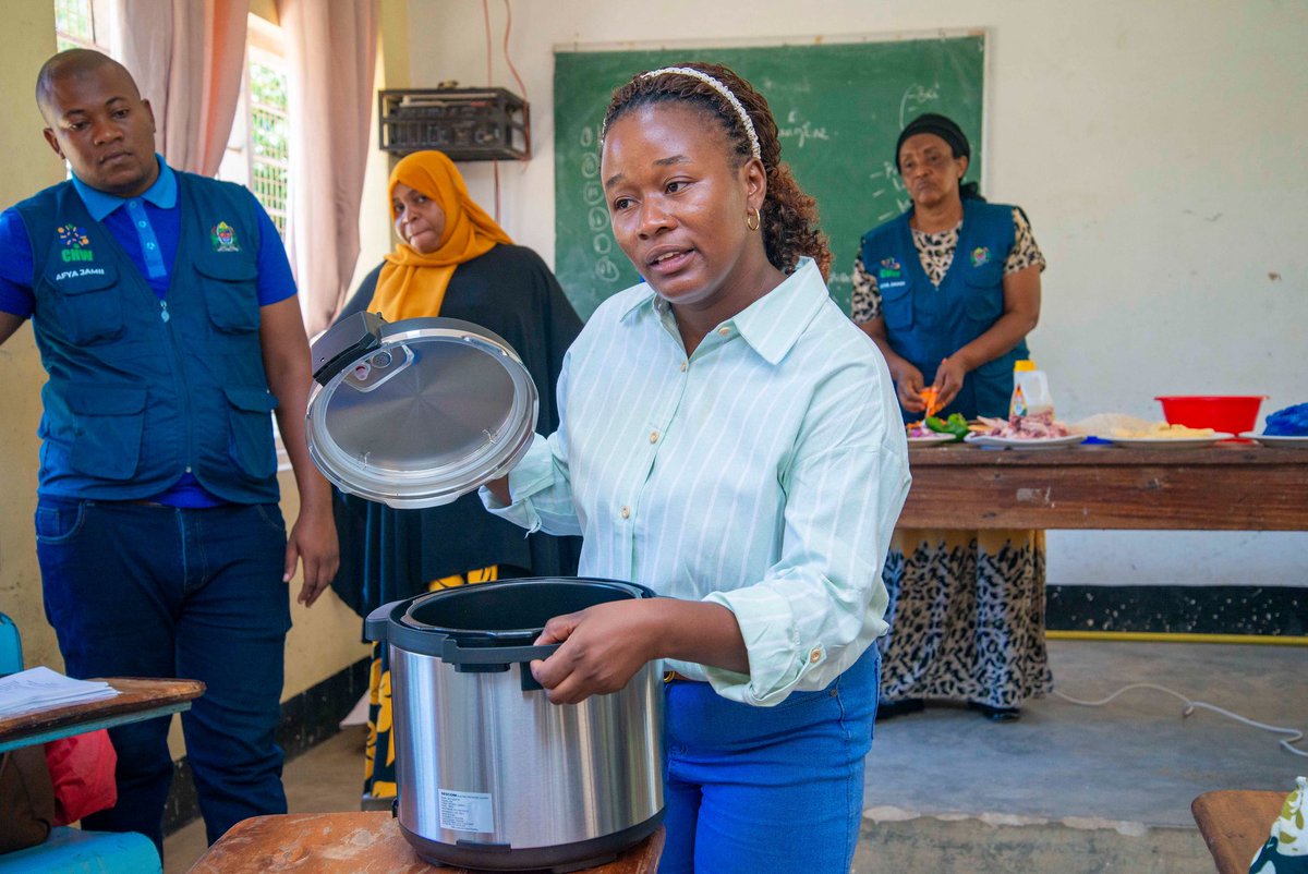 MkapaFoundation's tweet photo. 🔥 What if the way we cook could also protect our health and our environment?

That is the conversation we are taking to communities in Tanga.

We are equipping Community Health Workers (CHWs) with practical knowledge and skills on E-Cooking from using electric cooking technologies to educating households on the benefits of clean, safe and efficient cooking.

Because CHWs are more than health educators; they are trusted voices within their communities.

By empowering them with the right knowledge, we are taking the clean cooking conversation from the training room to homes, households and communities.

@HSELive @IEAmbDar 
#Mkapafoundationat20