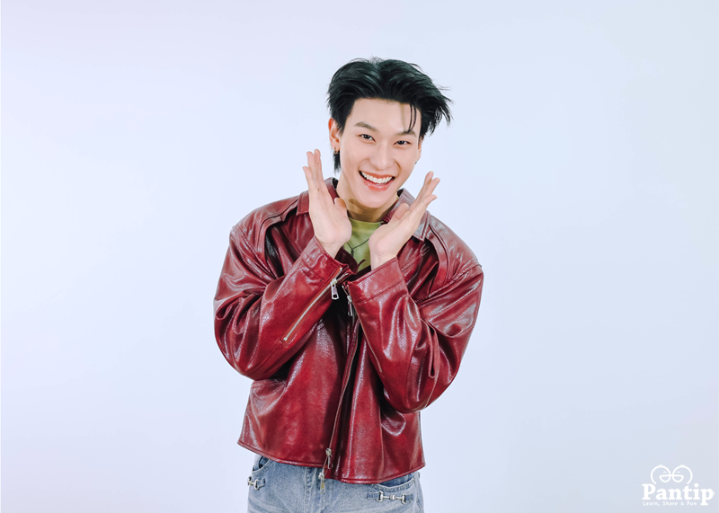 Pantip1996's tweet photo. เรื่องเพลงก็อยากรู้ เรื่องนอกเพลงก็อยากถาม แต่ที่รู้ๆ “ออฟโรด กันตภณ” มีเรื่องมาเมาท์เพียบ มาดูกันว่าจะมีคำตอบไหนเรียกรอยยิ้มที่ทำให้ทุกคนเอ็นดูเขามากกว่าเดิมกันบ้าง 🌷🌻

📍 อ่านกระทู้ https://t.co/MtBNAjJoyz

#ออฟโรด 
#offroadKTP 
#OFFROAD
#ออฟโรดไม่รู้จักชื่อดอกไม้ 
#Pantip https://t.co/ZCfvhZHmvz