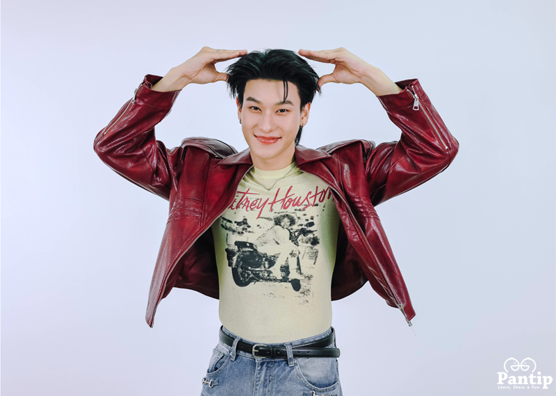 Pantip1996's tweet photo. เรื่องเพลงก็อยากรู้ เรื่องนอกเพลงก็อยากถาม แต่ที่รู้ๆ “ออฟโรด กันตภณ” มีเรื่องมาเมาท์เพียบ มาดูกันว่าจะมีคำตอบไหนเรียกรอยยิ้มที่ทำให้ทุกคนเอ็นดูเขามากกว่าเดิมกันบ้าง 🌷🌻

📍 อ่านกระทู้ https://t.co/MtBNAjJoyz

#ออฟโรด 
#offroadKTP 
#OFFROAD
#ออฟโรดไม่รู้จักชื่อดอกไม้ 
#Pantip https://t.co/ZCfvhZHmvz