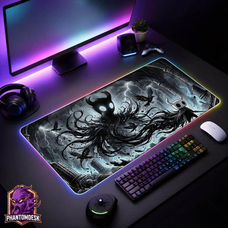 Phantom__Desk's tweet photo. 🖤 For those who prefer their gaming setup a little darker. 🌑

A haunting Hollow Knight-inspired XL Desk Mat featuring the Shade Lord and the mysterious atmosphere of Hallownest.

SHOP NOW ON ETSY!
https://t.co/r8WeE22xX9

#HollowKnight #GamingMousePad #DeskMat #Metroidvania https://t.co/wkv1umZ0RC