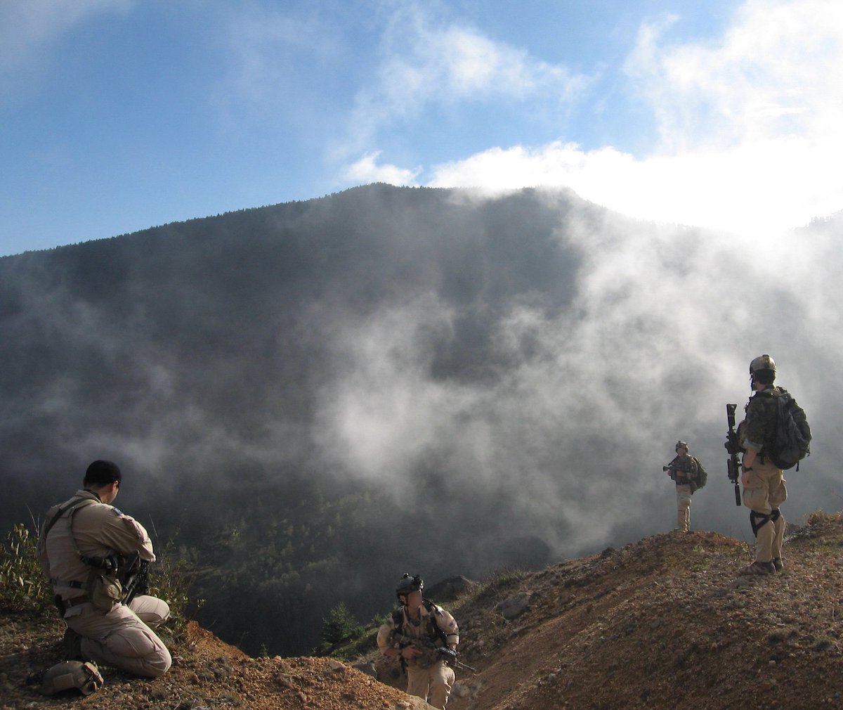 Frodo_FA4's tweet photo. Search and Rescue of the ‘Lone Survivor’ https://t.co/KckCzAkI76