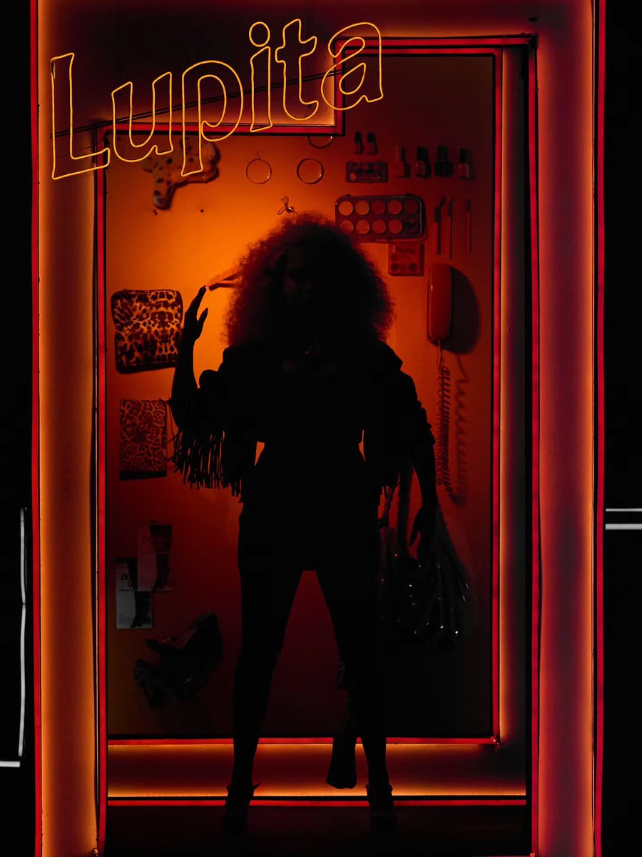 espiaqueteamo's tweet photo. Lupita, my secretary of trust, is here to make my life happier! Who wants to come to the theatre?

📸: , incredible photos!! https://t.co/9iUkdJ0l8A