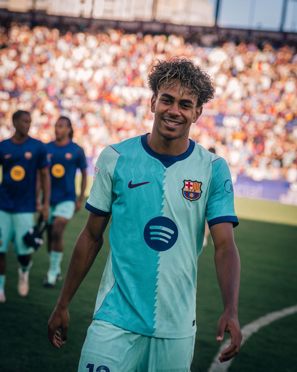 TinhoXtra's tweet photo. 🚨Lamine Yamal about his ambitions of winning the Ballon d’Or, insisting that he believes young players should not be intimidated by the reputation of established stars. 

“I respect every great player and everything they have achieved, but when I step onto the pitch, I don’t think about their Ballon d’Ors or their reputation. I believe I can compete with anyone. If my performances are good enough, then I deserve to be in the conversation.”

Yamal as confident that he can build his own legacy rather than being compared with previous generations.

My mentality is: WIN, WIN, WIN, always”. And if I don’t win, see you next year.”