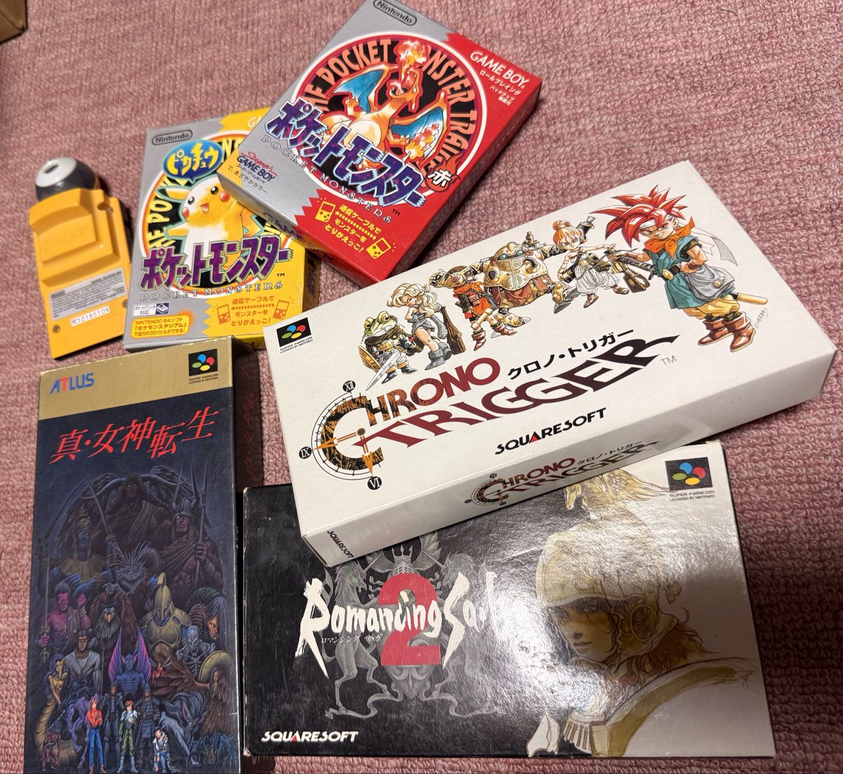 maeuchitakafumi's tweet photo. ららら言えるかな

ポケモンのなまえ〜📕

旧裏のカードからカードダス、遊戯王やビックリマンシールにゲームボーイ、ファミコン🫣etc.etc

MTGだけじゃなくまだまだお宝がザクザク出てきます🪎

連休も家の掃除🧹実家の片付けは大変です🏠
（懐かしんでいたら進みませんが楽しんでます😆） https://t.co/UrHyiFQGdx