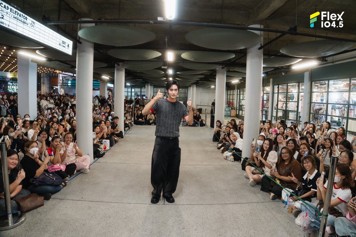 Flex_Connect's tweet photo. ขอบคุณแฟน ๆ ทุกคนที่มารอส่งกำลังใจให้แบบติดขอบสตูดิโอเมื่อวันจันทร์ ที่ผ่านมา พลังซัพพอร์ตน่ารักมาก ๆ เลย 🤍✨ และขอบคุณ 𝐆𝐄𝐌𝐈𝐍𝐈 ที่แวะมานั่งพูดคุย ถ่ายทอดความอบอุ่นและเบื้องหลังเพลงใหม่อย่าง “ไม่มีวัน (Fragile)” ในรายการ Flex Talk ทั้งสนุกและเต็มอิ่มมาก ๆ

สุดท้ายนี้ฝากทุกคนไปฟังและซึมซับความอบอุ่นในเพลงเศร้ากับ “ไม่มีวัน (Fragile)” จาก 𝐆𝐄𝐌𝐈𝐍𝐈 กันเยอะ ๆ นะคะ ฟังได้แล้ววันนี้ในทุก Streaming Platform และ YouTube : RISER MUSIC 🎧🎶

📌ดูรายการ Flex Talk ย้อนหลังได้ทาง YouTube : FlexConnect
https://t.co/foH2m6oP1R

@gemini_ti @RiserMusic
.
#Flex1045xGEMINI_Fragile
#GeminiFragile #Gemini_NT #RISERMUSIC
#FlexTalk #FlexConnect #Flex1045