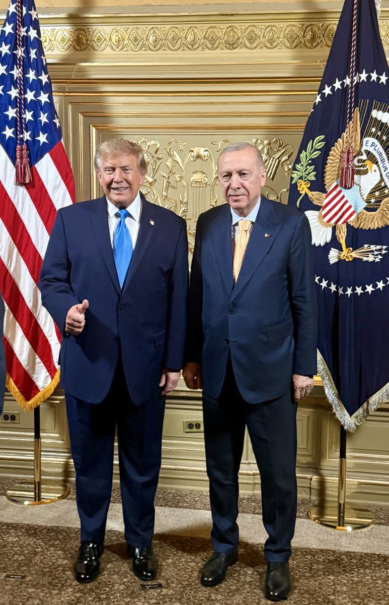 Akparti's tweet photo. Cumhurbaşkanımız Sayın Recep Tayyip Erdoğan, ABD Başkanı Donald Trump tarafından Birleşmiş Milletler'in 81. Genel Kurulu'na katılan devlet başkanları ve eşleri onuruna verilen davete katıld��. https://t.co/9PQfD0x5f4