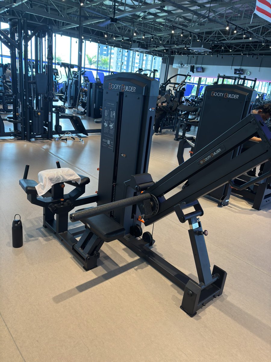 tikaaaa92's tweet photo. Multi angle glute press 9kg 3 sets of 6 reps https://t.co/FSIILexaMQ
