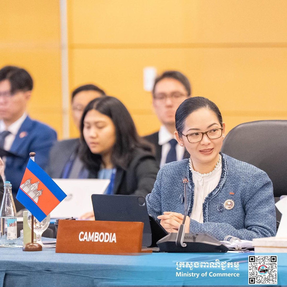 MoCCambodia's tweet photo. Her Excellency CHAM Nimul, Minister of Commerce and ASEAN Economic Minister (AEM) for Cambodia, led Cambodia’s delegation to attend the 22nd ASEAN Economic Ministers and the European Trade Commissioner (EUTC) Consultation….
👉 Read more: https://t.co/rHy2chyMrv https://t.co/TeyPWQbXEu