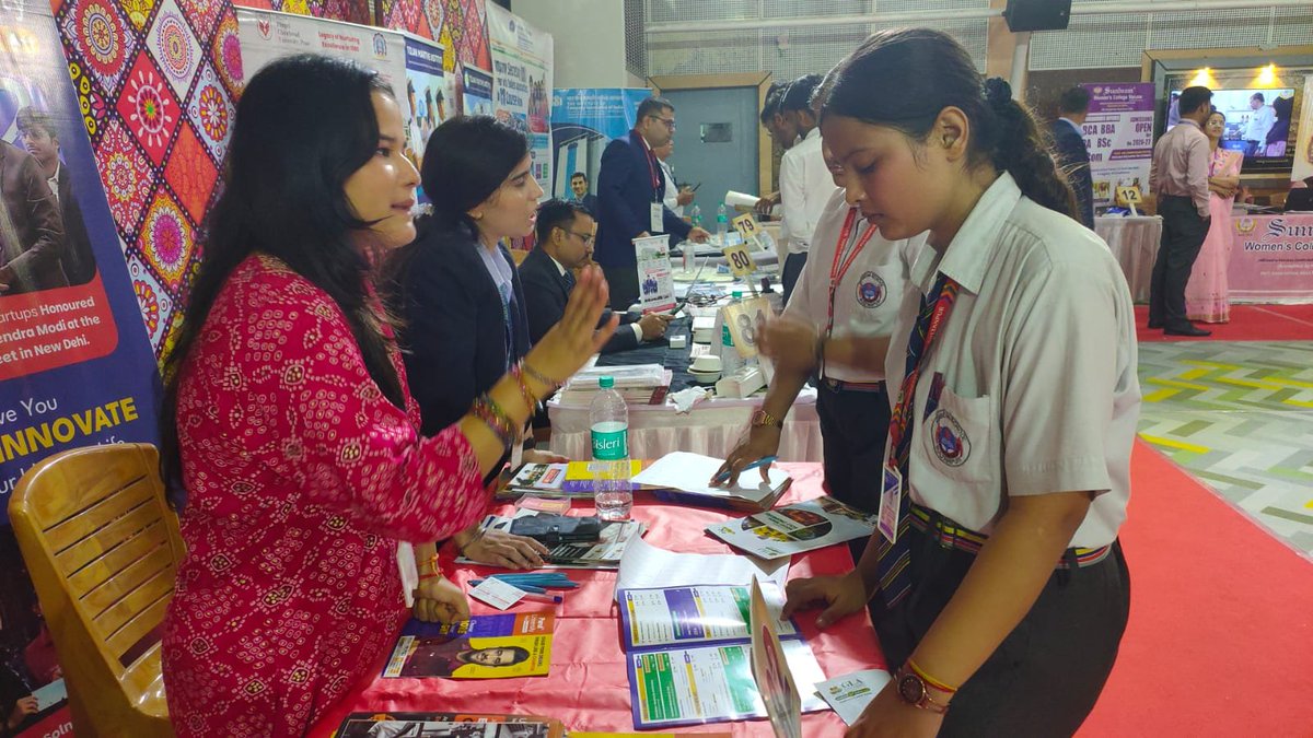 SunbeamSLN's tweet photo. 🎓 Dreams Need Direction! ✨

The students of Sunbeam School, Sultanpur stepped into the world of endless possibilities at the ‘Disha – Career Fair’ hosted by Sunbeam School Varuna. https://t.co/FKPqbDGe6V