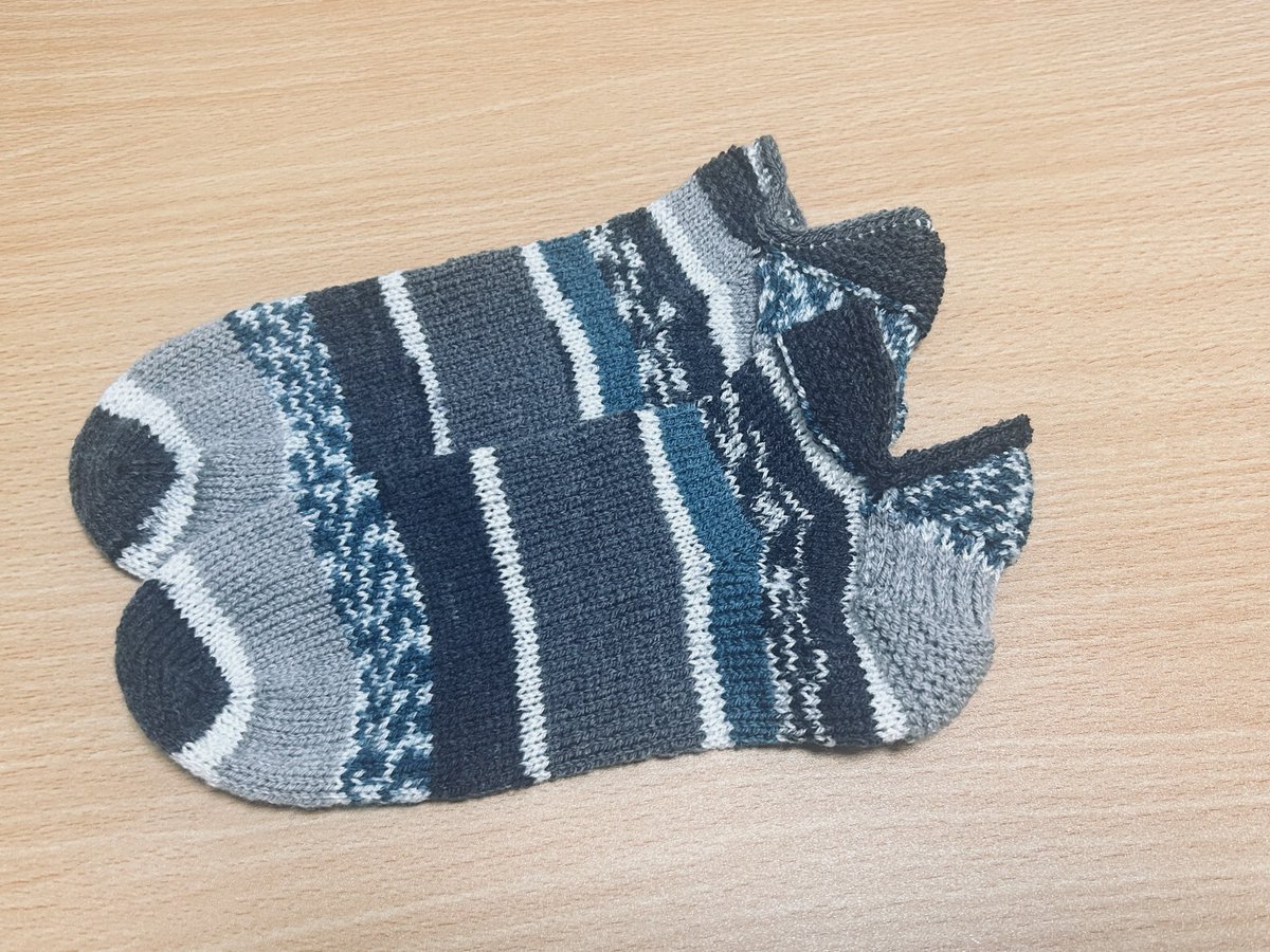 MWz38's tweet photo. ポストカードジャーニーのウツボソックス🧦
100均毛糸も侮れんな〜( ◜ω◝ )︎💕︎ https://t.co/ORvwkr8O7q