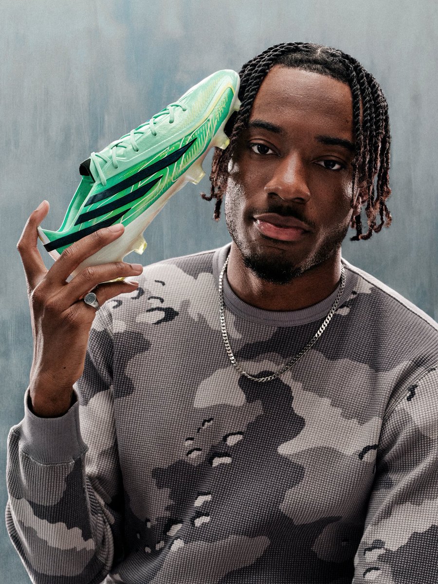 Arsenal's tweet photo. boots made for the moments. time to pick a side. 🎲🥶 https://t.co/kPV7N63YiJ