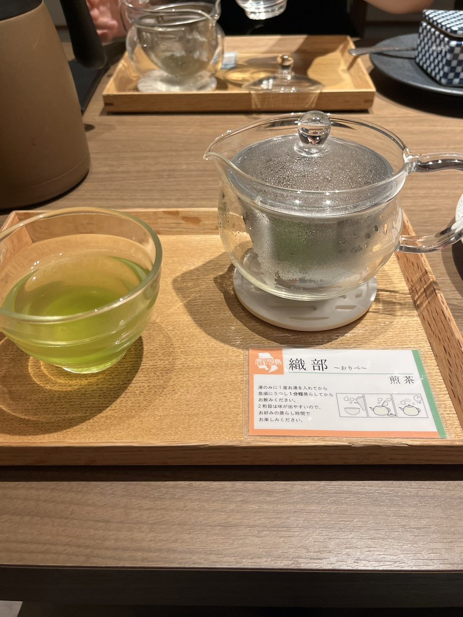 daaaaaausagi's tweet photo. 神楽坂　茶寮

久々の茶寮で、美味しい煎茶とパフェ。
クリームとあんこ、どっちも甘いから、抹茶アイスは最下層の抹茶ゼリーと同じくらいビターな方が良い気がする。さくさくの玄米とさくさくの小豆は食感軽くて香ばしくて美味しい。 https://t.co/nS0IvGfhZB