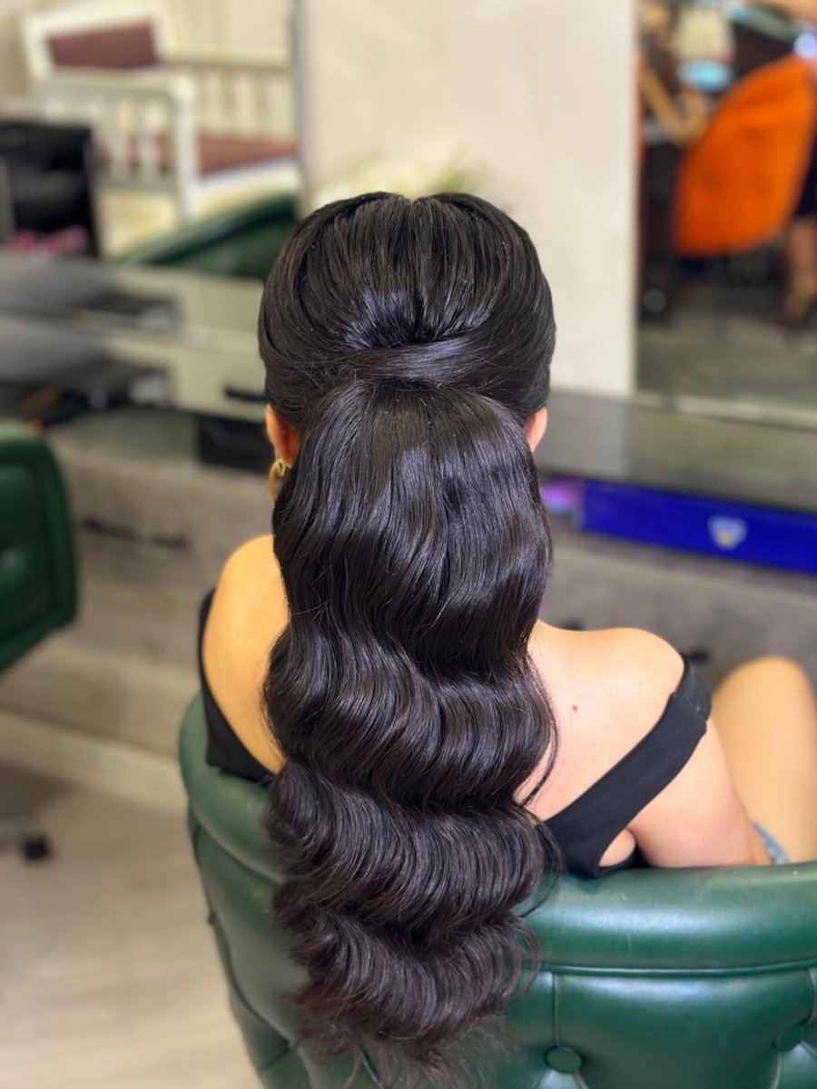 JennineSwanl's tweet photo. Hairstyles, hair models, curly hair, hair color @asya__hesenli https://t.co/RMyGVGRc6k