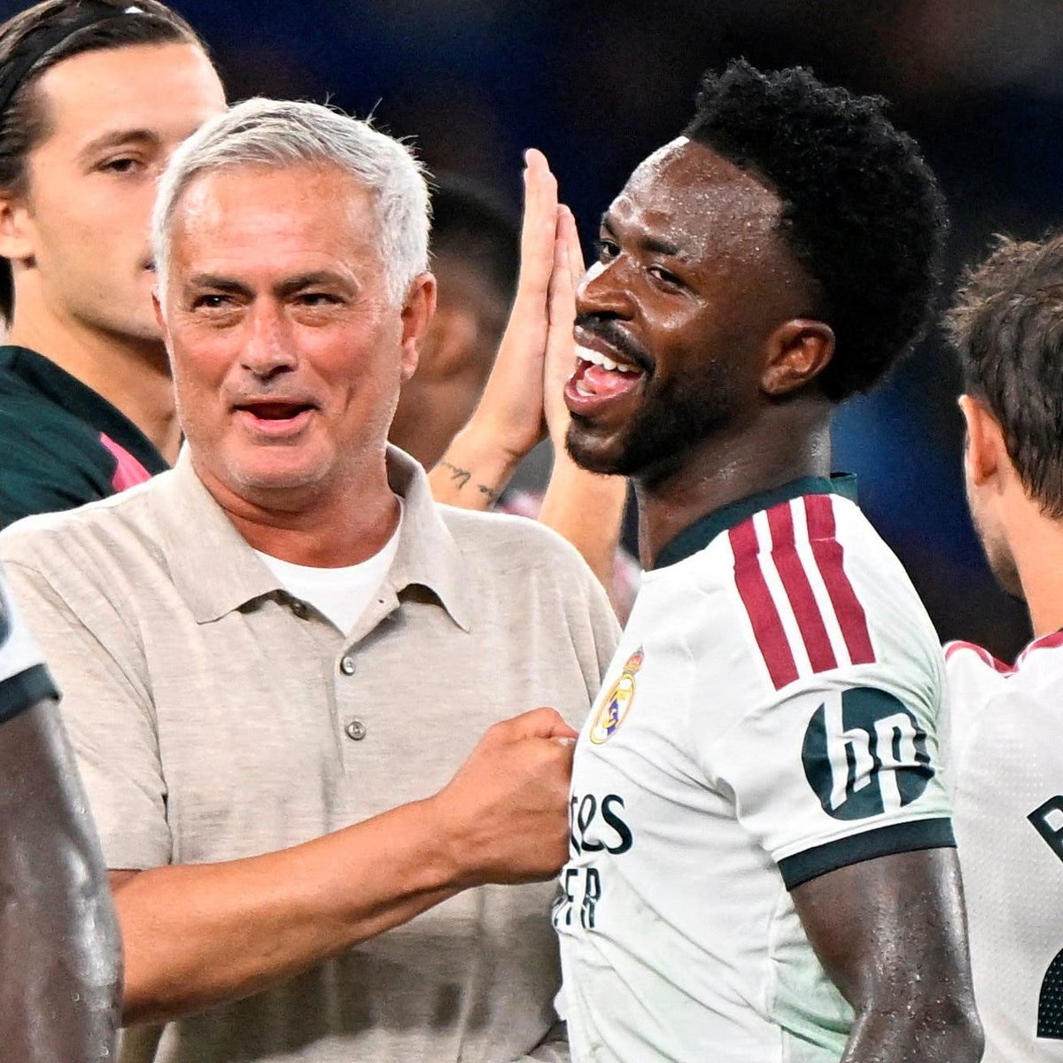MadridXtra's tweet photo. 🚨 JUST IN: Jose Mourinho is NOT frustrated with Vini Jr.

Mourinho connects with Vini's personality.

Jose ADORES him. @diarioas https://t.co/FcqqVgq2LU