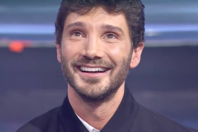 GlobalShowGSRa1's tweet photo. Musica: De Martino, a Sanremo sì a voto online e giuria straniera, no all'IA
https://t.co/4XRDcx2DRb
#gsradio #gsnews #musica #cantanti #stefanodemartino #festivaldisanremo #regole #maneskin #ia #canzoni https://t.co/C229L4H0sZ