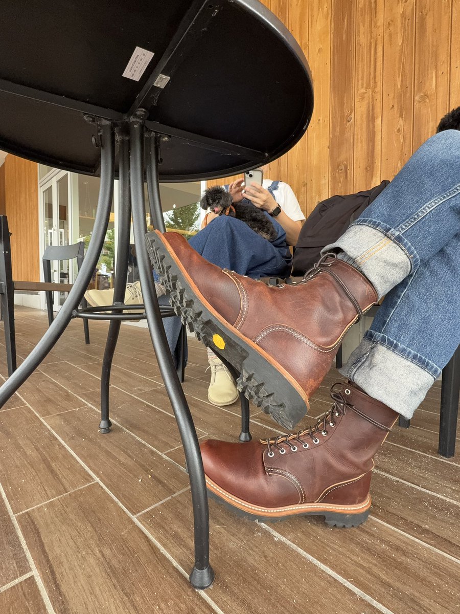 HIDE_Leathers's tweet photo. 今日はシャフトを見せて履く REDWING 4585 ロガーブーツ

2218と違って軽い軽い🪶

【YouTubeはこちら】
https://t.co/W2iw7d0sZ9
チャンネル登録お願いいたします

Long Style No.4585
8-inch Logger (Non-Steel Toe)
ブライアー「オイルスリック」
🗓2026年6月27日～ 

 #myonlyredwings 
 #redwing
#redwingHeritage