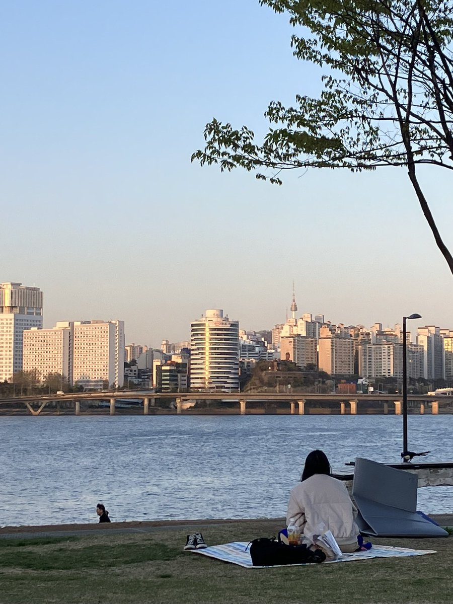 beviling's tweet photo. @t000lll1 ㅠㅠ아쉽지만 그래도 가끔 보는것도 좀 더 제가 거기있다는게 실감나서 좋더라구요 https://t.co/TszmBPtvgn