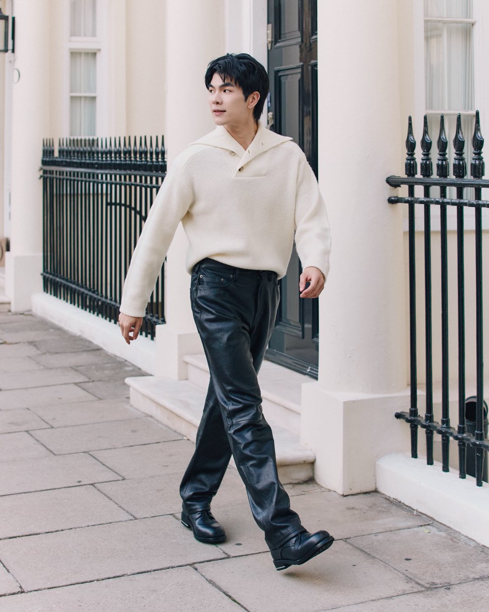 mintmag_th's tweet photo. หล่ออบอุ่น! เสิร์ฟภาพลุคสบายๆ ของหนุ่ม #มายภาคภูมิ หลังร่วมชมแฟชั่นโชว์คอลเล็กชั่นใหม่ พร้อมมาในโททัลลุคจาก H&M A/W26 ถ่ายรูปท่ามกลางบรรยากาศกรุงลอนดอน ประเทศอังกฤษ โดยคอลเล็กชั่นนี้ยังหยิบนำอินสไปร์จากอดีต ปัจจุบัน และอนาคตมาผสมผสานเข้ากันอย่างลงตัว 💚

#MilePhakphum
#HM
#HMThailand
#HMThailandxMile
#MintNews