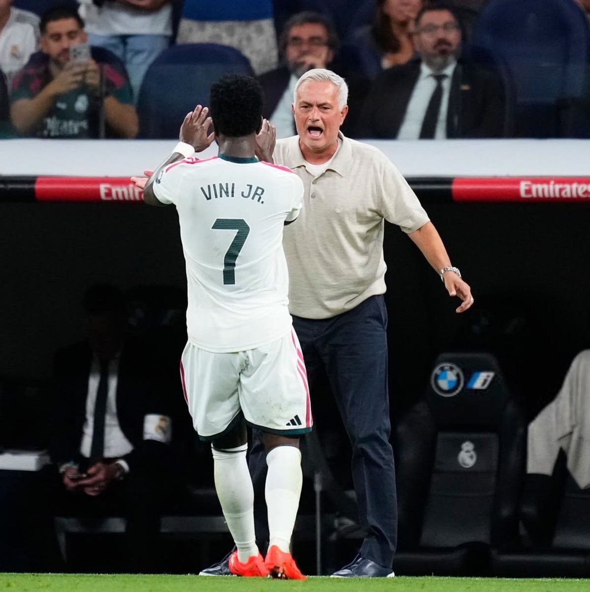 theMadridZone's tweet photo. 🚨 NEW: Jose Mourinho connects with Vinícius’ personality. 

Their relationship is good, and the coach was key to his renewal. 

A source stated that Mourinho “ADORES” Viní. @diarioas 🤍 https://t.co/uOFnABM6ln