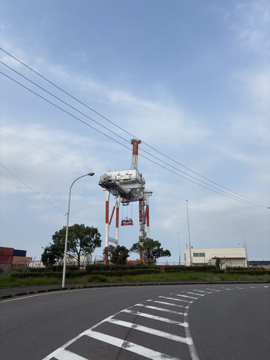 SaichanUra's tweet photo. 今日はきりんの近くまで散歩しました(笑) https://t.co/n72sYuANvW