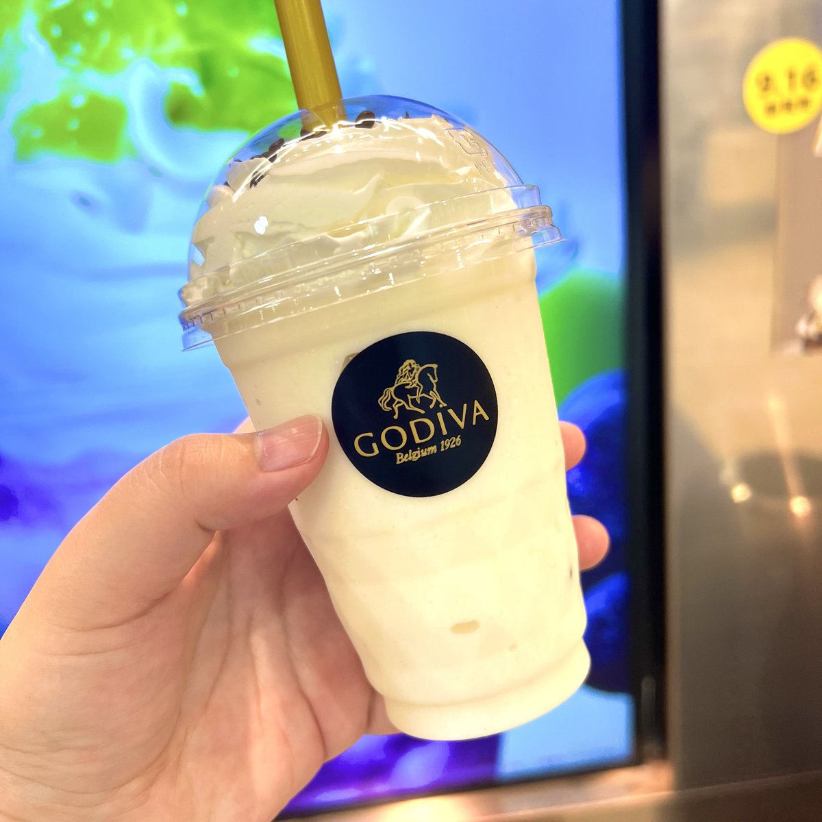 tyagama11's tweet photo. GODIVAのホワイト美味しい！！！久しぶりに飲んだけどやっぱり美味いな〜！！！ https://t.co/A7YLhneeT1