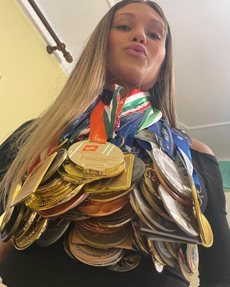 ChristianEUR0PE's tweet photo. @kickboxing_ro @GiorgiaMeloni In fact, #SarahRizea is an artistic swimming champion who has won more than 100 medals throughout her career.
#MissItalia #Italia #Romania 🇮🇹😍🇷🇴 https://t.co/68ya0ULUw8