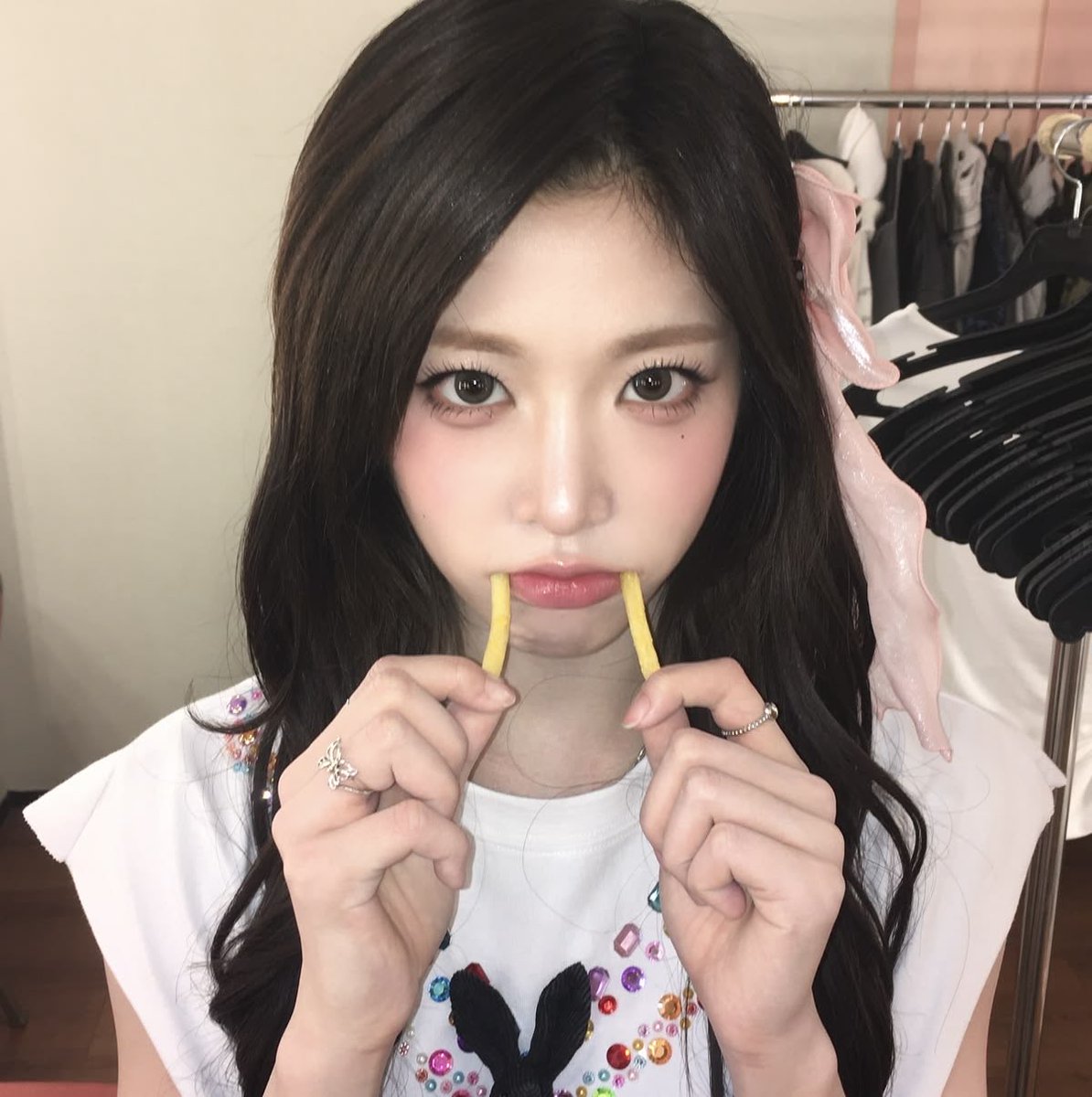 yo1xoj's tweet photo. day 1 - #moot hunt! ⊹ ࣪ ˖ looking for wav moots 

࿔ not new to #stantwt
࿔ she/her
࿔ minor
࿔ any fandom is welcomed
࿔ ↻  or ♡︎ 2 be moots!
tags :: #wavtwt #tripleS #kpoptwt #wav https://t.co/ZZGtHTCXMj