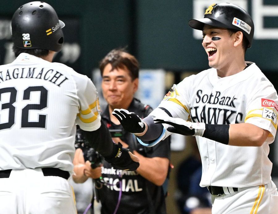 nishispo_hawks's tweet photo. ソフトバンク、打線が連日の3発

10得点の大勝で西武と11・5ゲーム差

CSアドバンテージ2勝にまた前進

#sbhawks
▼記事はこちらから▼
https://t.co/3MnTjY517G https://t.co/rhDWATNMOj