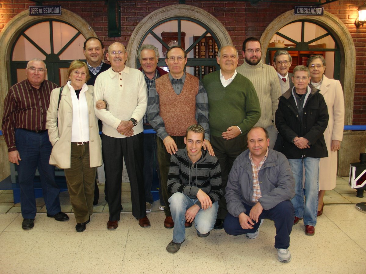 mferrocarrilcat's tweet photo. 🚂 20 anys de l'Associació de Socis i Col·laboradors del Museu (SIC)

Des del 2006, 108 voluntaris han passat pel SIC restaurant màquines, cuidant l'arxiu i posant en marxa vehicles històrics. Avui, continuen actius i fent història cada setmana. 🔧

⛓️ https://t.co/uflk87LS8h https://t.co/DTjxBgZhEI