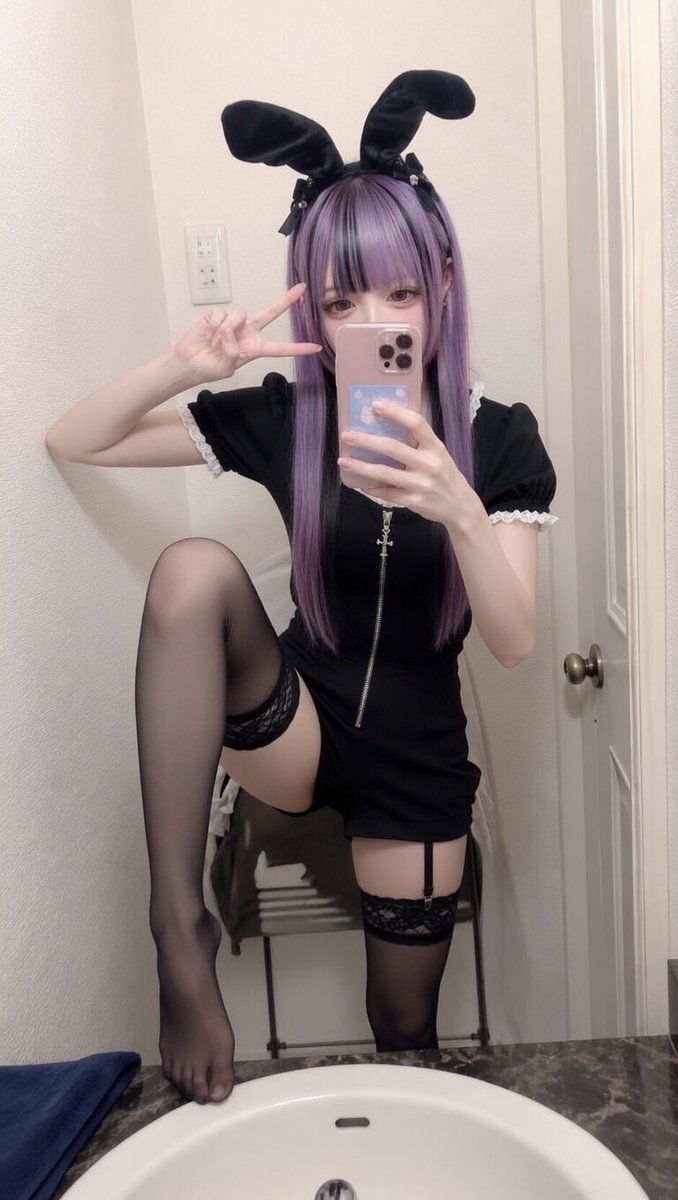 Salihauguz's tweet photo. 行儀悪くてよくパパから怒られます♡ https://t.co/moPKKnCwvR